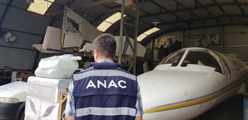 A Agência Nacional de Aviação Civil (ANAC) e a Receita Federal do Brasil (RFB) deflagraram, em Londrina (PR), nesta terça-feira, 4 de outubro, a Operação Rainha da Sucata com o objetivo de coibir a oferta e venda de aeronaves e peças aeronáuticas que entr
