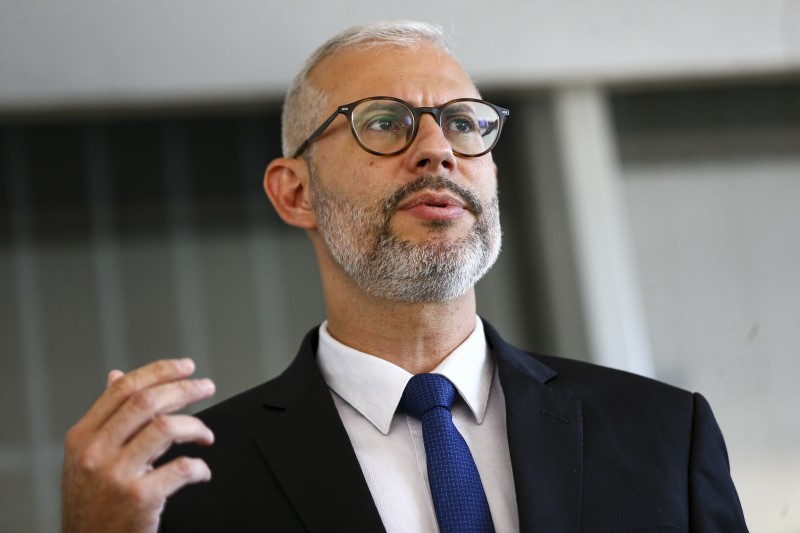 Limite de recursos para universidades é temporário, diz ministro