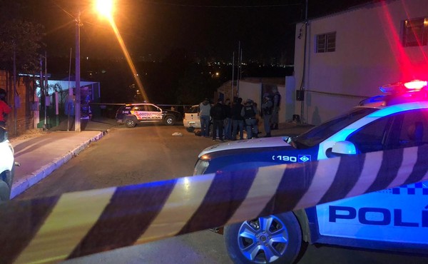 Policial aposentado é assassinado ao chegar em casa em Cuiabá