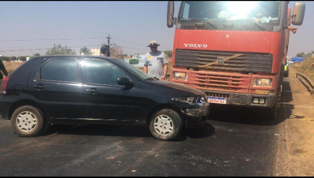 Motorista apressado provoca abalroamento na BR-163; pista estava interditada devido manutenção