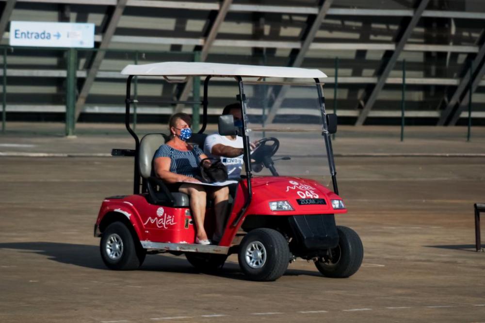 Centro de Triagem da Covid-19 oferece carrinho elétrico para transporte de pacientes