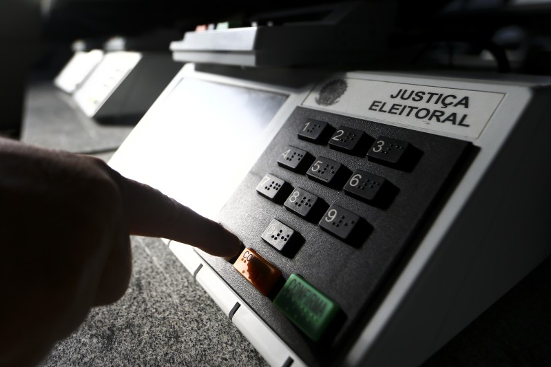 Eleições: TSE descarta votos brancos e nulos durante a apuração