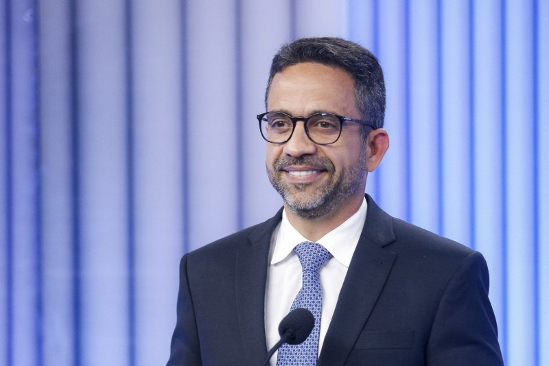 Reeleito, governador de Alagoas diz que honrará votos