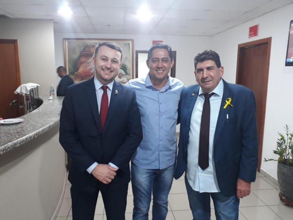 Demandas como reforma do HRS são discutidas em reunião com deputados na Capital