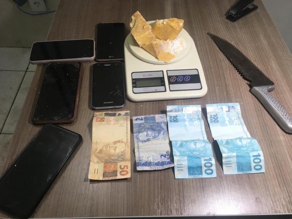 Dois são detidos e PM apreende mais de 300 gramas de pasta base de cocaína em Lucas do Rio Verde