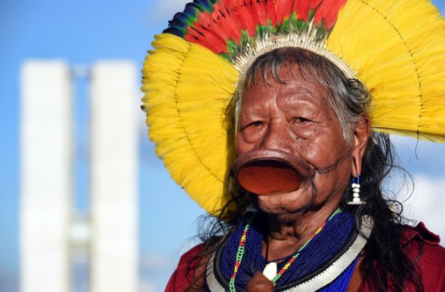 Cacique Raoni recebe alta após ser curado da Covid-19 em Mato Grosso