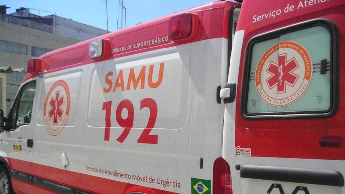 Jovem de 18 anos fica desacordado após bater moto em caminhonete e morre em hospital em MT