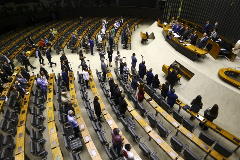 Câmara homenageia os 100 anos do rádio no Brasil