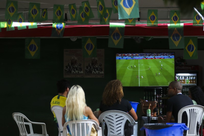 Brasileiros mantêm otimismo para estreia do Brasil na Copa