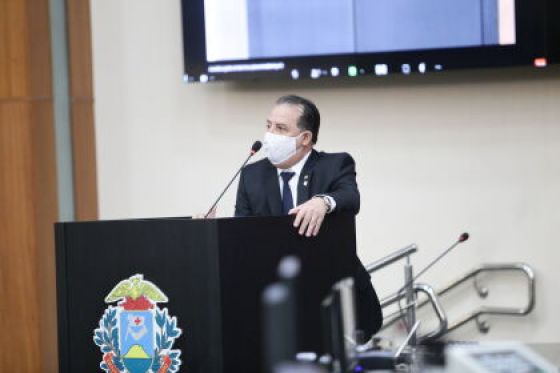 Deputado é homenageado por atuação em defesa dos agentes da segurança