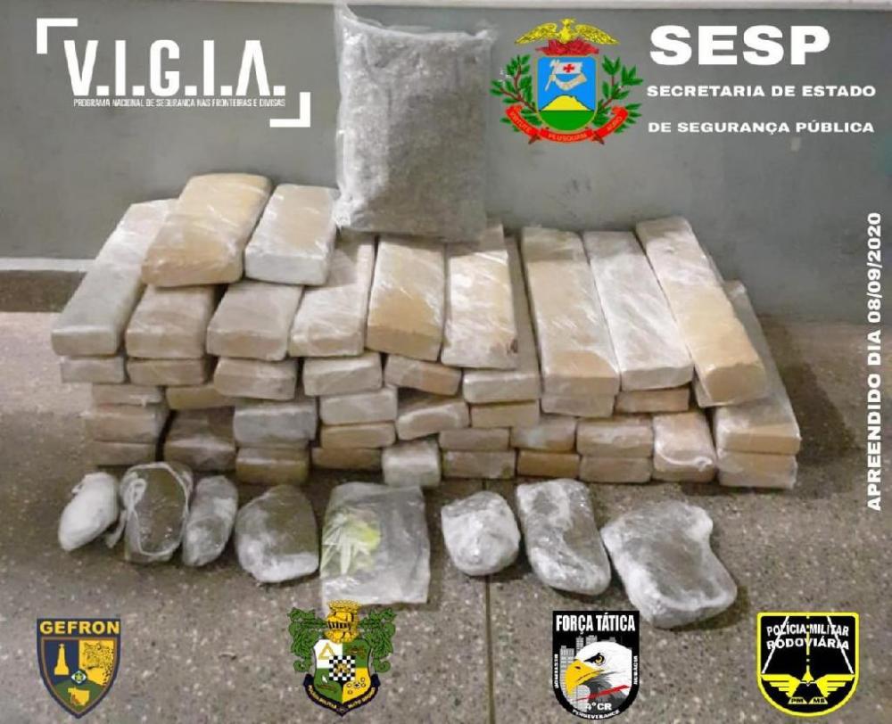 Polícia prende dupla por transporte de mais de 30 quilos de drogas