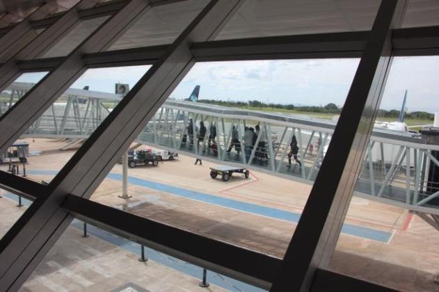 Pneu de aeronave estoura e aeroporto fica 40 minutos fechado em Mato Grosso