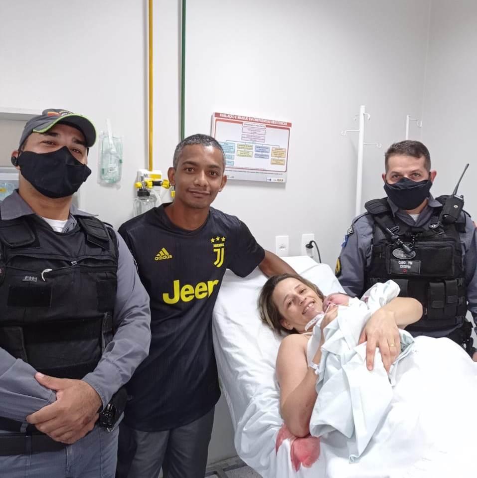 Policiais militares escoltam gestante até hospital e auxiliam parto dentro de elevador