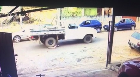 Criança de quatro anos sobrevive após ser atropelada por caminhonete
