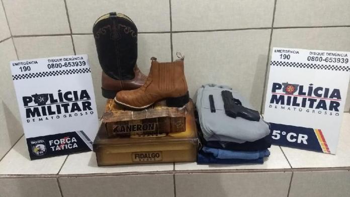 Homem é detido logo depois de roubar loja de roupas no interior