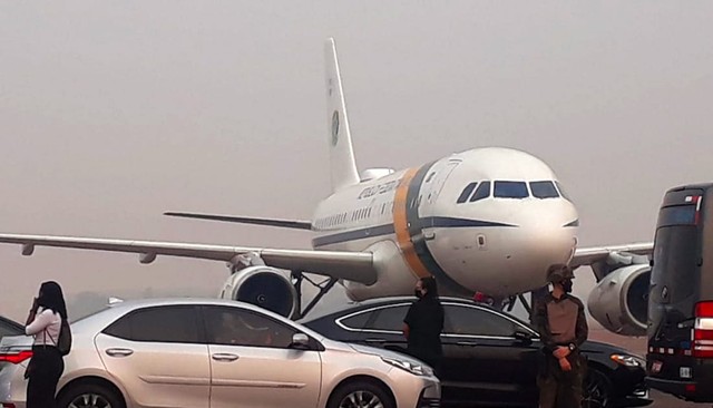Avião de Bolsonaro arremete em MT por causa da fumaça de queimadas