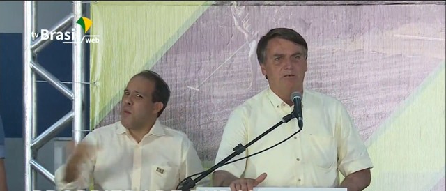 Em Mato Grosso, Bolsonaro diz que ficar em casa durante a pandemia de Covid-19 'é para os fracos'