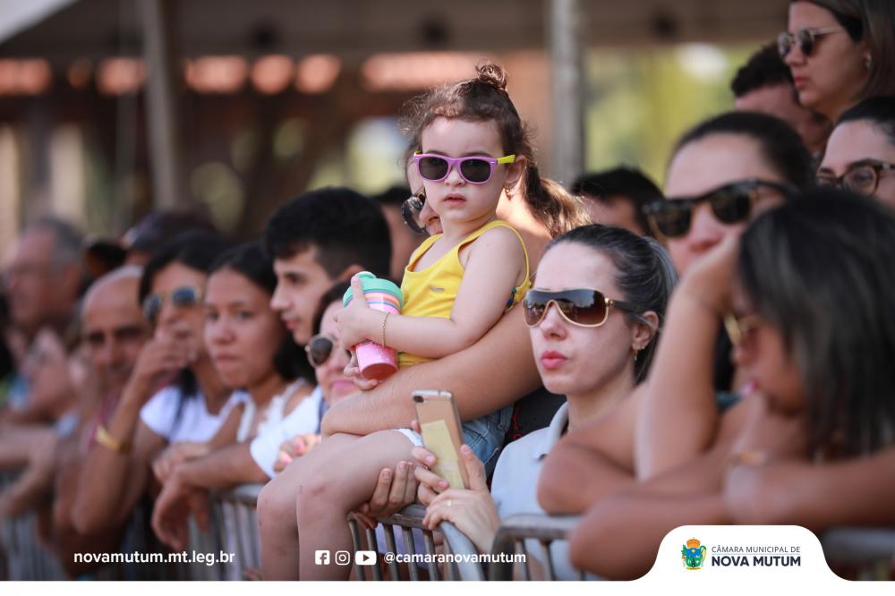 Vereadores prestigiam ato cívico e desfile em comemoração ao dia 07 de Setembro em Nova Mutum
