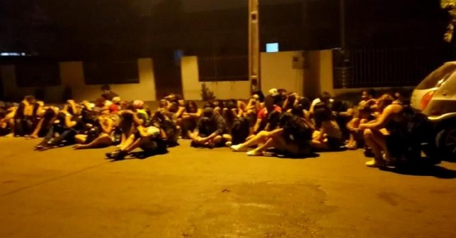 Festa promovida por facção criminosa com 120 pessoas é fechada pela PM em MT