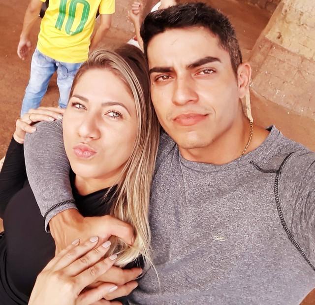 Enfermeira morre e marido policial é internado na UTI após moto bater em árvore em MT