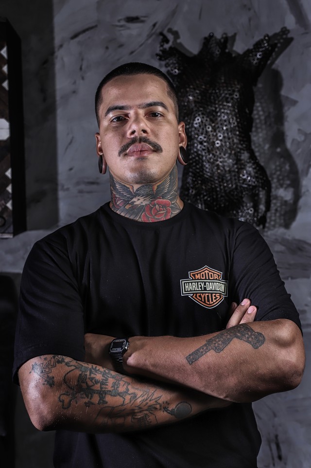 Tatuador faz campanha para comprar alimentos e ajudar animais que apareceram em sítio de amigo no Pantanal de MT durante queimadas