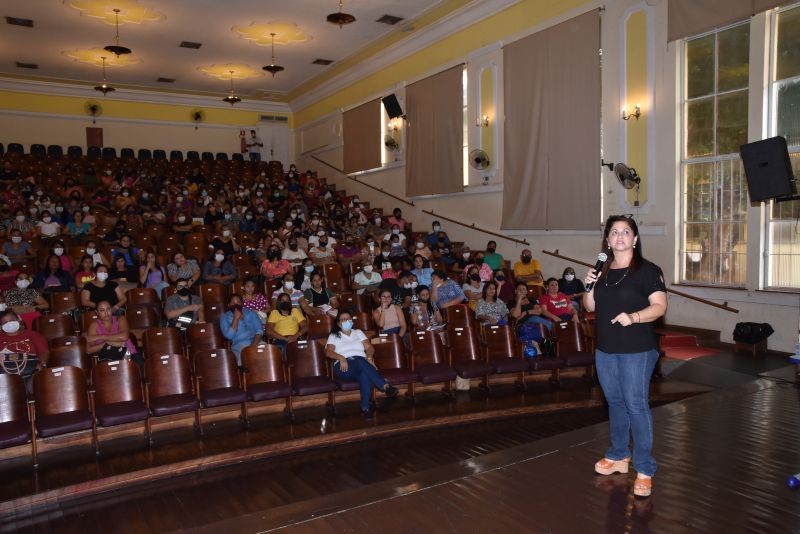 Cuidadores de alunos com deficiência participam de ciclo de formação visando ano letivo de 2023