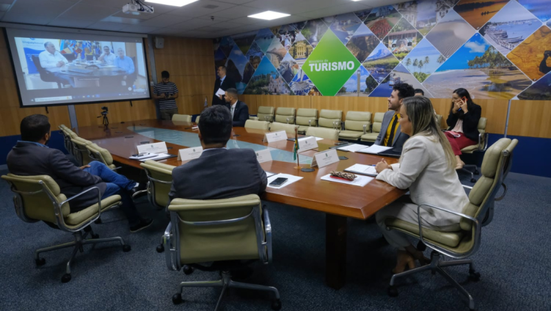 Ampliação de fluxo de turistas entre Brasil e Uruguai é tema de reunião entre ministros