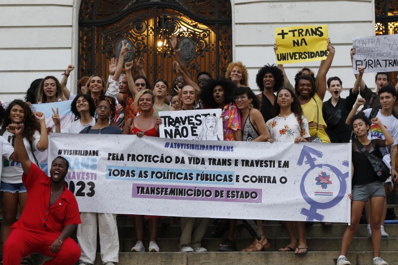 Visibilidade trans: ato reúne manifestantes no centro do Rio