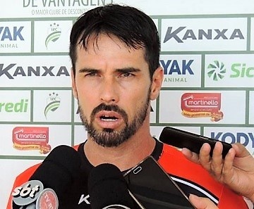 Maico Gaúcho seguirá como treinador do Luverdense até o fim da temporada