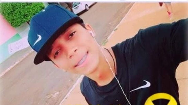 Bombeiros resgatam corpo de jovem preso em fenda de cachoeira em MT