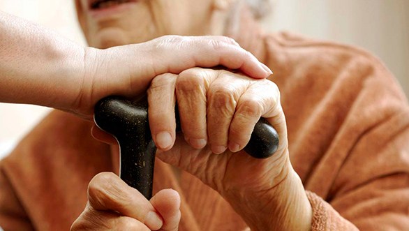 Idosa é ameaçada de morte e expulsa de casa pelo próprio filho em Mato Grosso