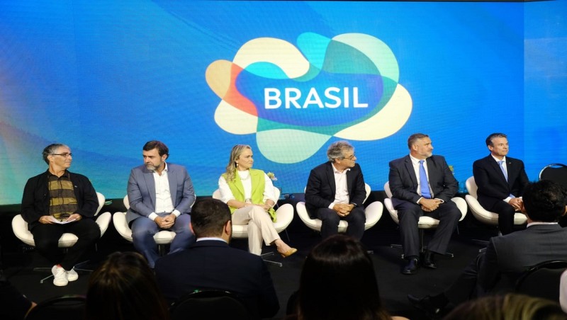 Ministra do Turismo prestigia lançamento da retomada da Marca Brasil
