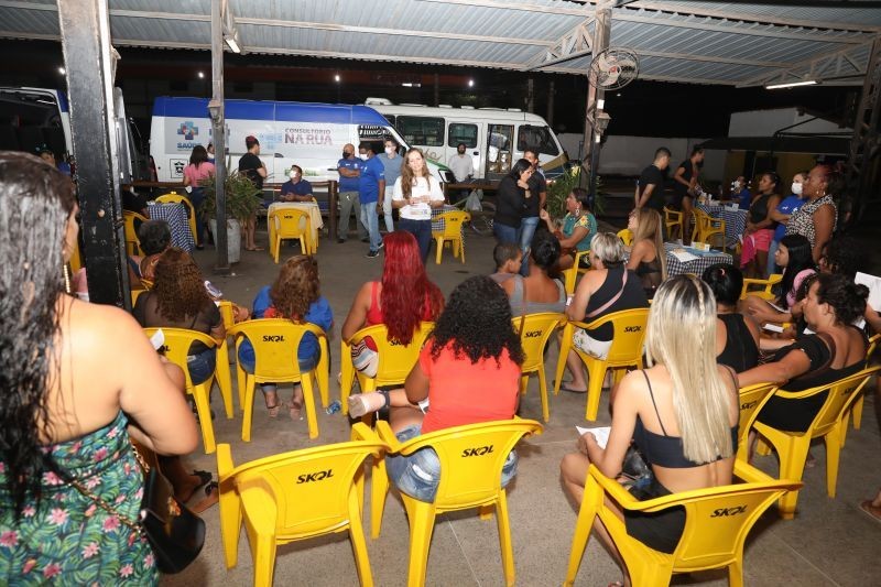 Edição especial de carnaval de projeto de atendimento socioassistencial e de saúde é realizado na região do Jardim Industriário