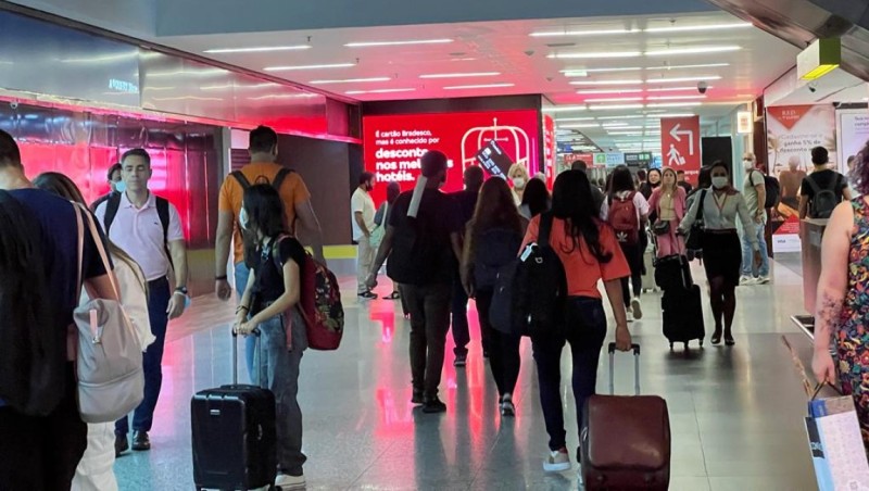 Mais de 4,5 milhões de pessoas devem passar pelos aeroportos do país durante o Carnaval