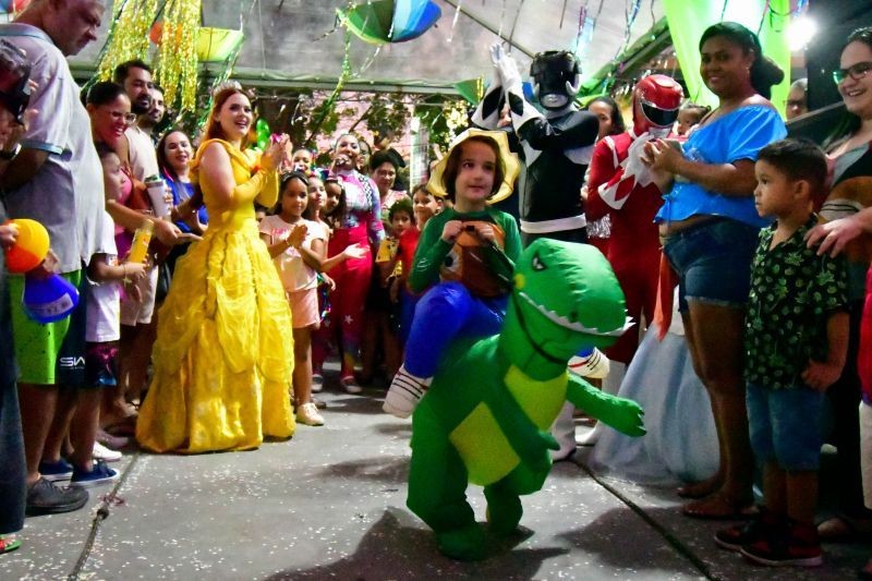 Cerca de 15 mil pessoas passaram pela Praça Oito de Abril durante os três primeiros dias do evento carnavalesco