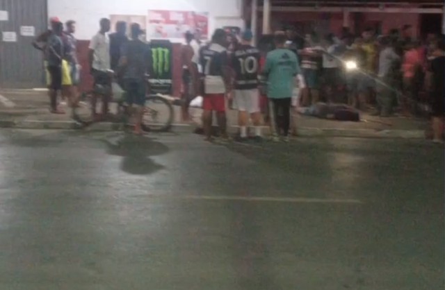 Motociclista e garupa atiram em clientes de bar e deixam quatro feridos em MT
