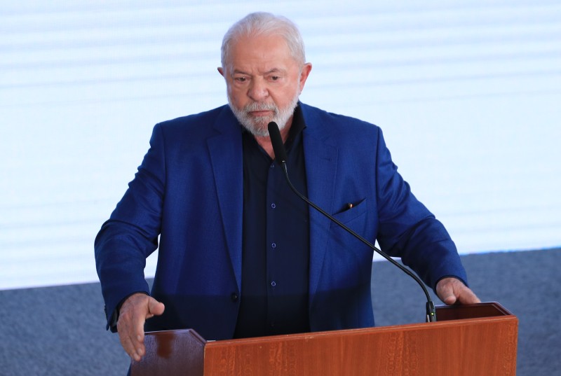 Lula conversa com Zelensky sobre guerra na Ucrânia