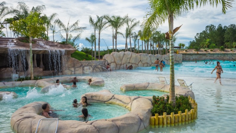 Conheça destinos brasileiros que oferecem águas termais quentinhas e relaxantes