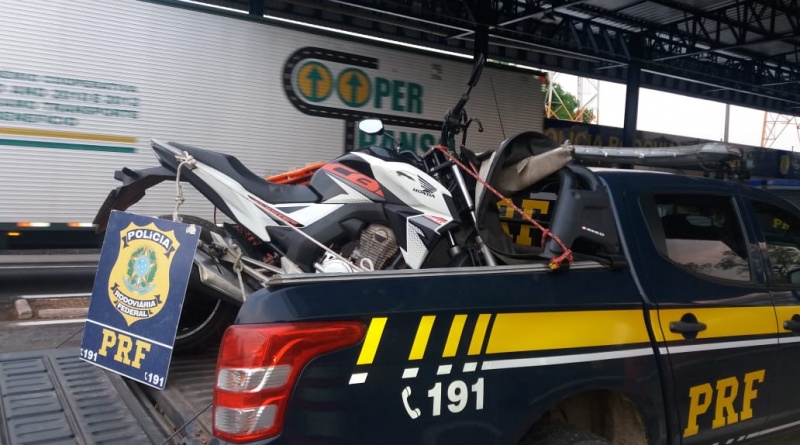 PRF recupera motocicleta furtada, em Poconé/MT