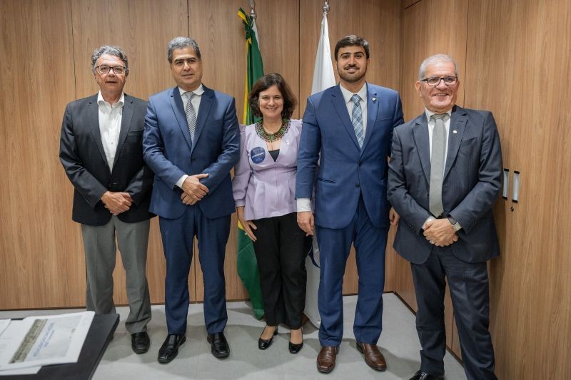 Prefeito debate com a ministra da Saúde estratégia de fortalecimento da saúde pública em Cuiabá, que poderá fazer parte de programa-piloto do governo federal
