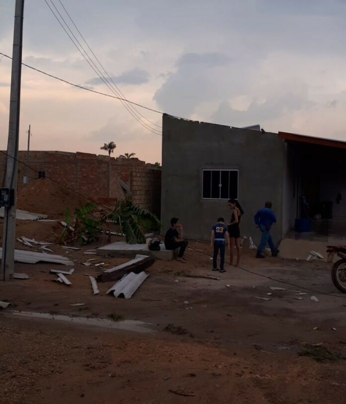 Pedras de gelo gigantes caem durante chuva de granizo em Mato Grosso