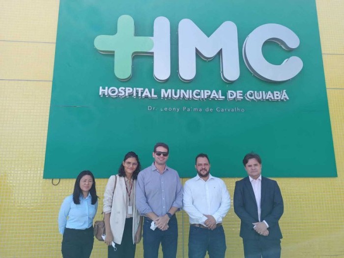 Diretor-geral e técnico da ECSP apresentam estrutura hospitalar do HMC ao promotor da Saúde de Cuiabá