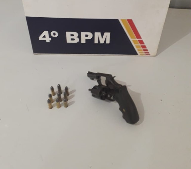 Ex-governador de MT paga fiança de 2 salários mínimos e é liberado após ser preso em aeroporto com arma na mochila