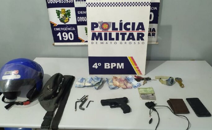 Homem ameaça funcionários com réplica de pistola em MT