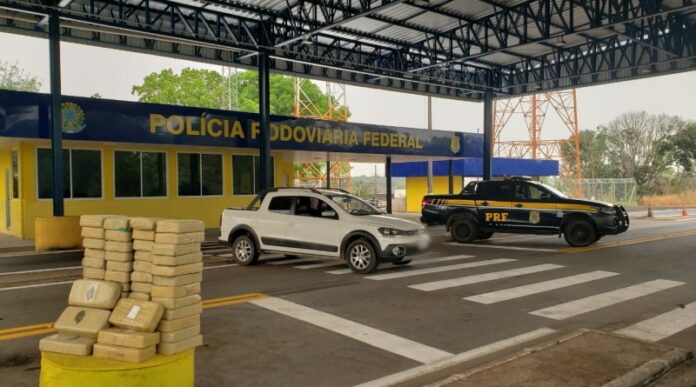 PRF apreende R$ 7 milhões em pasta base de cocaína em Mato Grosso. Ao todo foram 55kg de droga