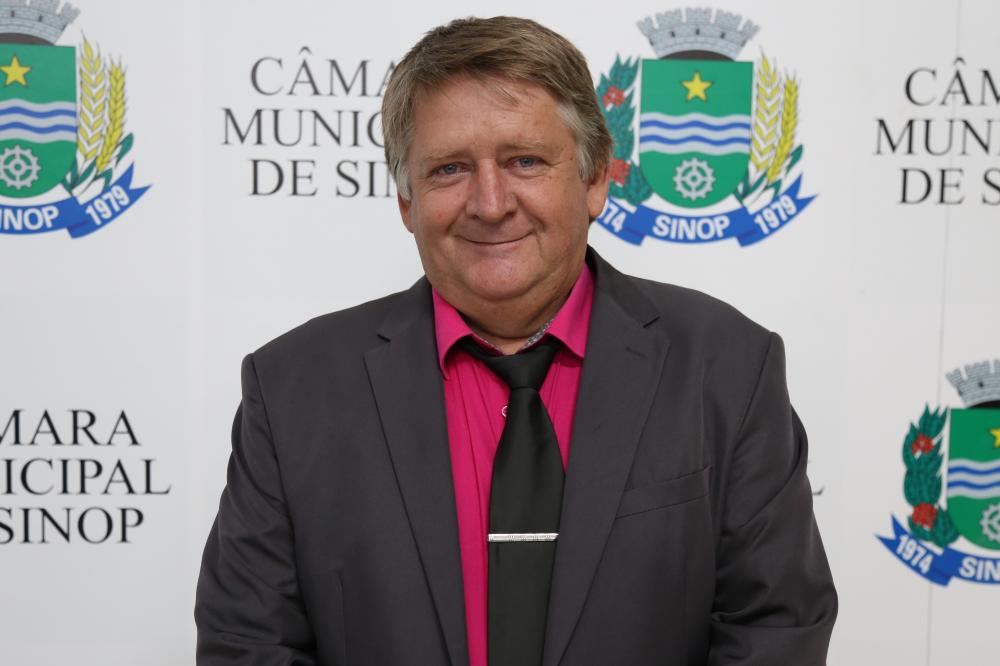 Remídio solicita construção de quebra-molas em frente à Escola Municipal de Sinop