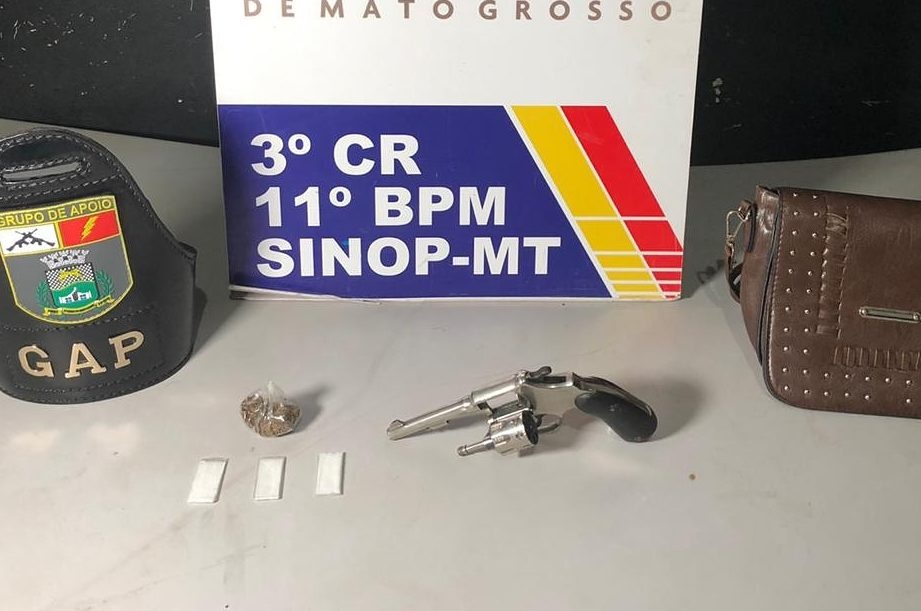 Mulher é presa por tentar vender arma a mando de facção criminosa