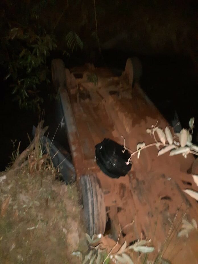 Carro com 3 pessoas cai de ponte em Mato Grosso