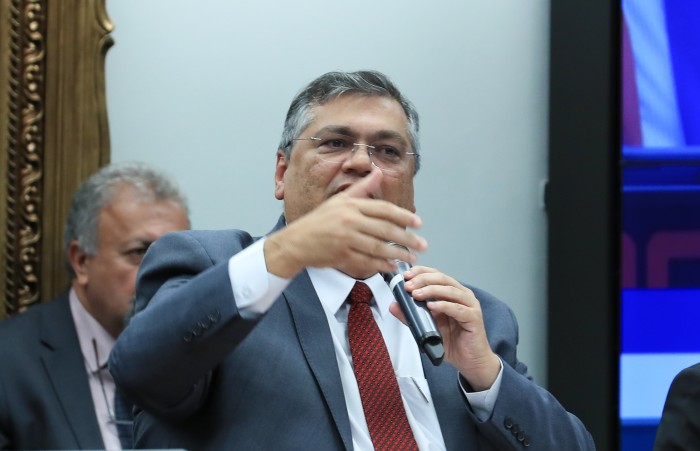 Dino exige de redes sociais retirada de mensagens de ameaça a escolas