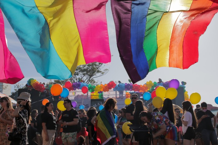 ONG oferece oficinas de criação artística para pessoas LGBTQIA+